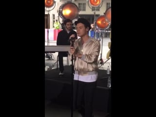 Harry pendant les répétitions chantant "sweet creature"