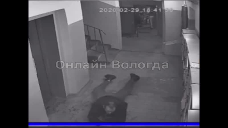 Пьяный мужик шел домой и подцепил банду молодые