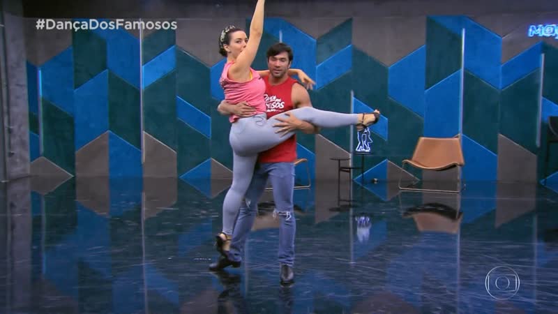 Regiane alves calça colada