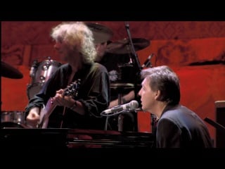 Paul mccartney and eric clapton while my guitar gently weeps concert for george