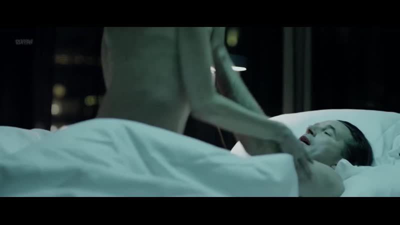 Сара батлер, эстелла уоррен незнакомец внутри ( 2013 )