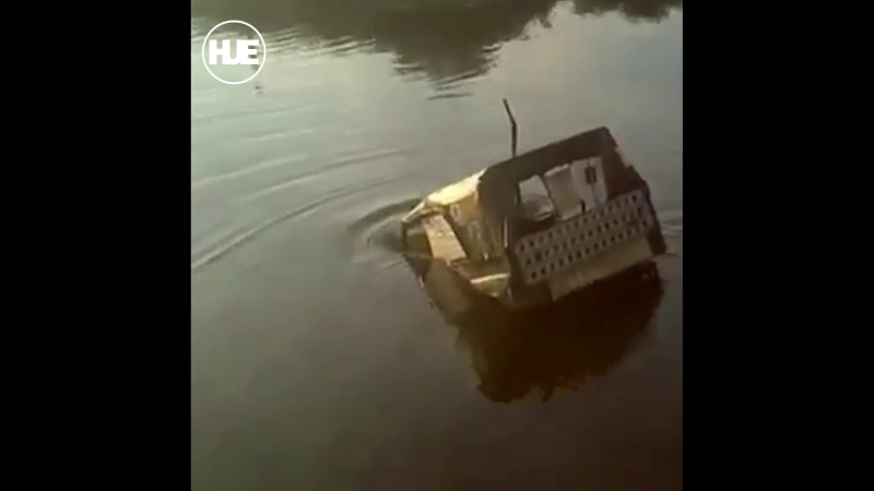 Парень на сахалине на машине проложил дорогу через реку