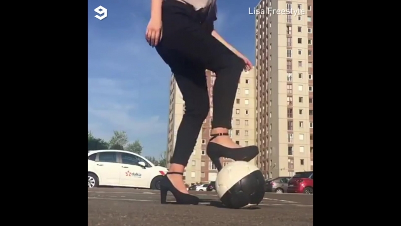 Футбольный фристайл от девушки