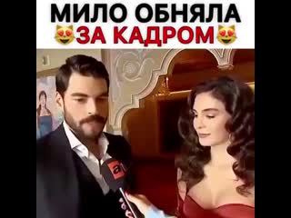 😻♥️мило обняла за кадром 🥰(,интервью эбру и акына) mp4