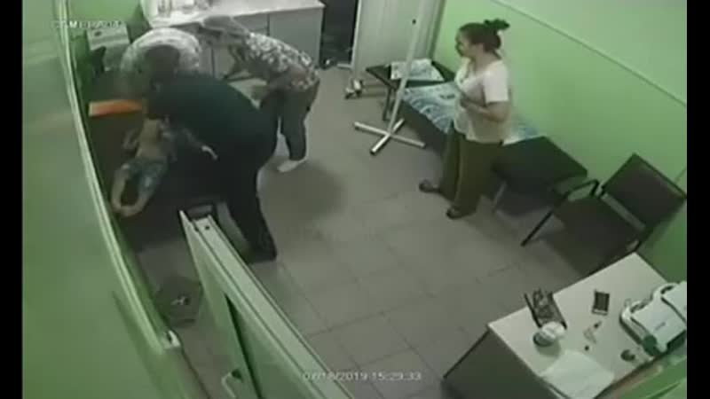 В ташкенте врач спас ребенка, сердце которого остановилось прямо на улице [nr]