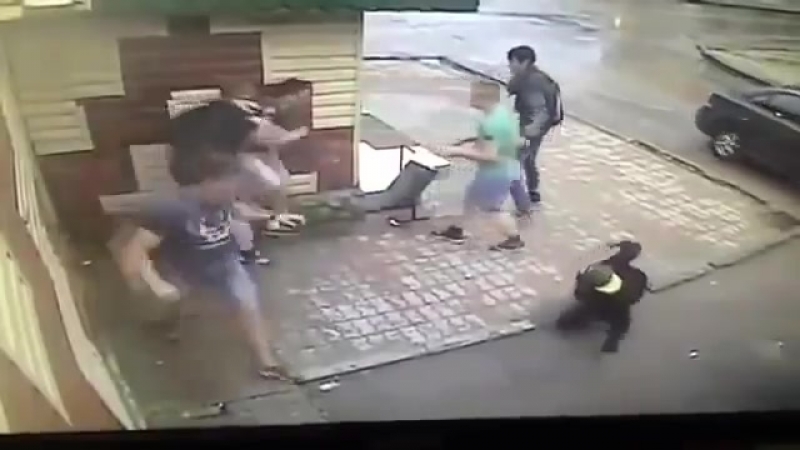 Гопники нарвались на боксера