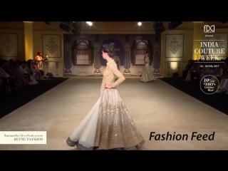 Bhumi pednekar walks for reynu taandon india couture week 2017