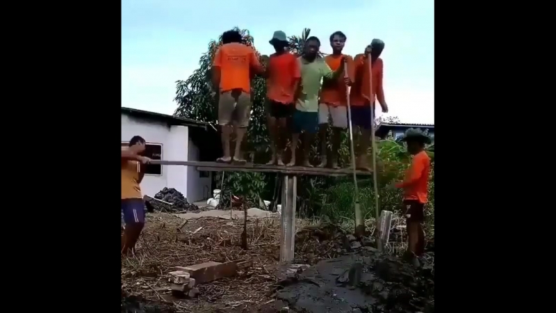 Я сваи забиваю