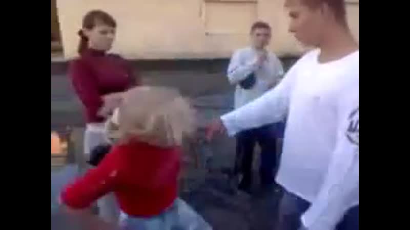 Вписка рамсит с пьяной девушкой, пропустила 2 раза, на нахуй плюха, разборка, успокоил