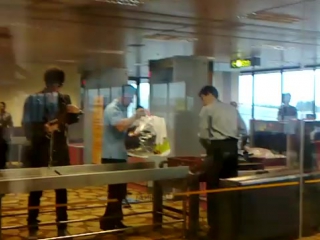 Airport 20111205 tvxq yunho changmin at changi airport departure part 2