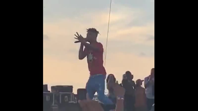 Nle choppa упал со спущенными штанами [рифмы и панчи]