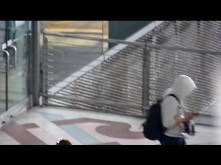 Amber&sulli at suvannabhumi airport (120316)