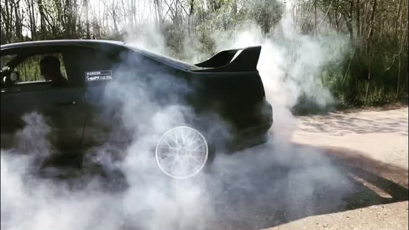 Делаю бернаут первый раз на skyline r33