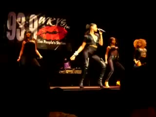 Richgirl 'he ain't with me now tho' at russ bus tour '09