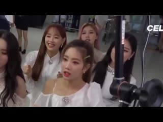 Ok but hyunjin giving the eevee plushie she won to choerry is so