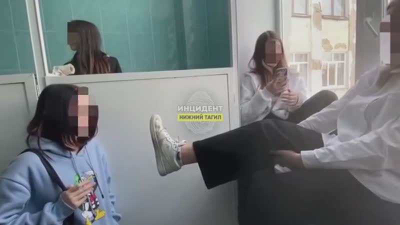 7 классница пнула в лицо 8 классницу