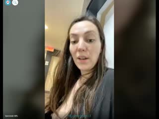 Сексуальная голая девушка показывает себя periscope перископ