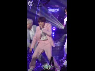 [j hope fancam] 190426 bts boy with luv @ music bank