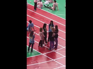 190812 @ chaeryeong and ryujin with other gg (isac)