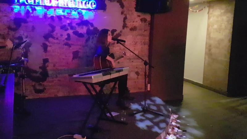Tonia novik hand in hand (live, acoustic)