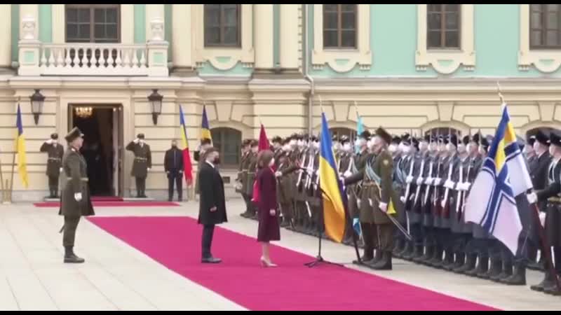 Майя санду поприветствовала почетный караул в киеве бандеровской речеой