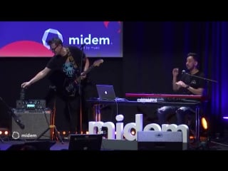 Linkin park's mike shinoda and blink 182's mark hoppus, co write a song from scratch, live from midem 2017!