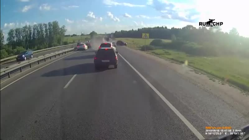 Самосвал смял 10 машин на трассе в подмосковье