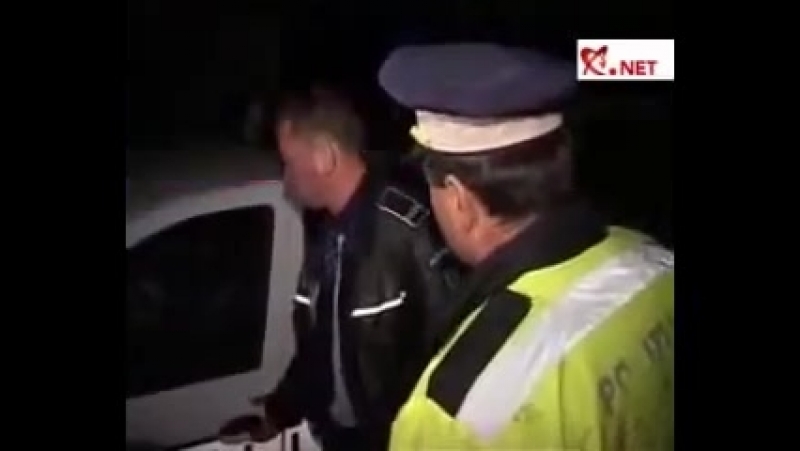 Пьяный румынский полицейский