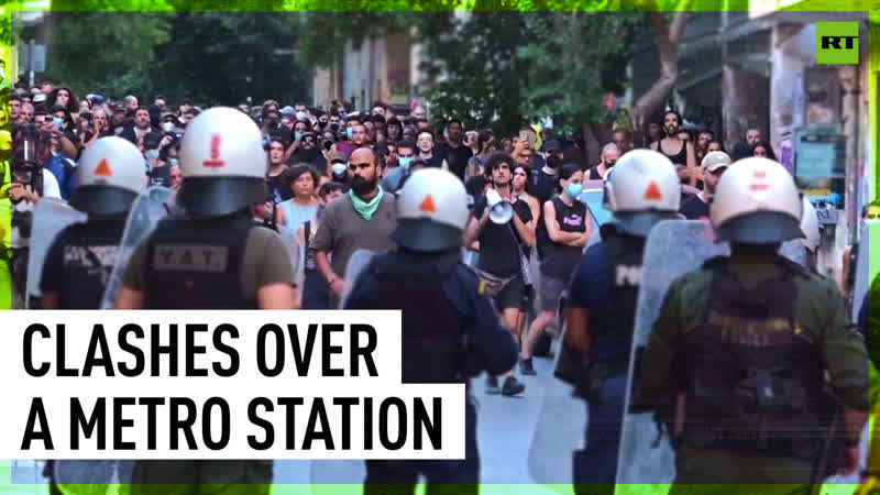 Greek cops clash with protesters in athens