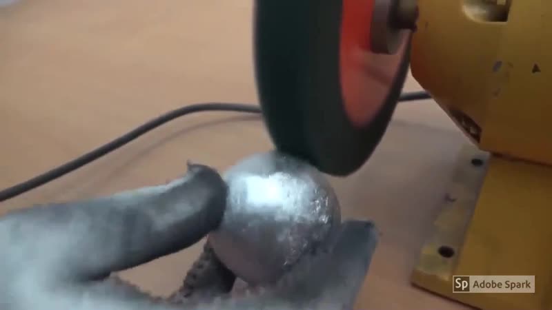 Polishing this aluminum foil ball to a mirror finish