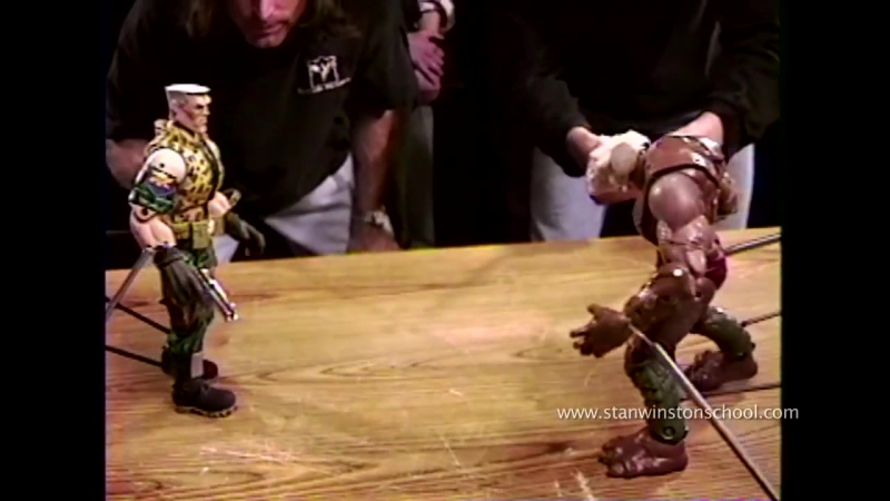 За кадром солдатики (1998)