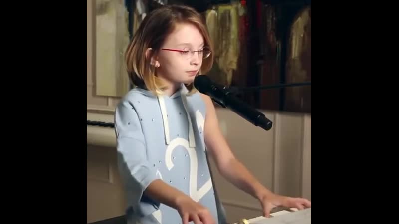 Вика старикова шёл чудак с рюкзаком