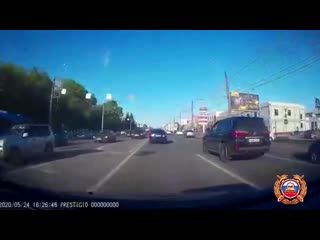 В твери водитель porsche macan нарушил пдд