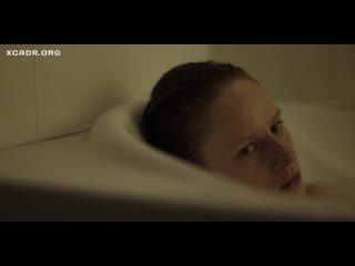 Юлия абдель фаттах секси голая в фильме прятки (2019,россия)