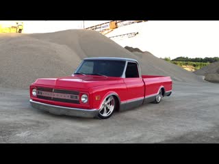 This 1972 chevy c10 long bed fuses stance and style