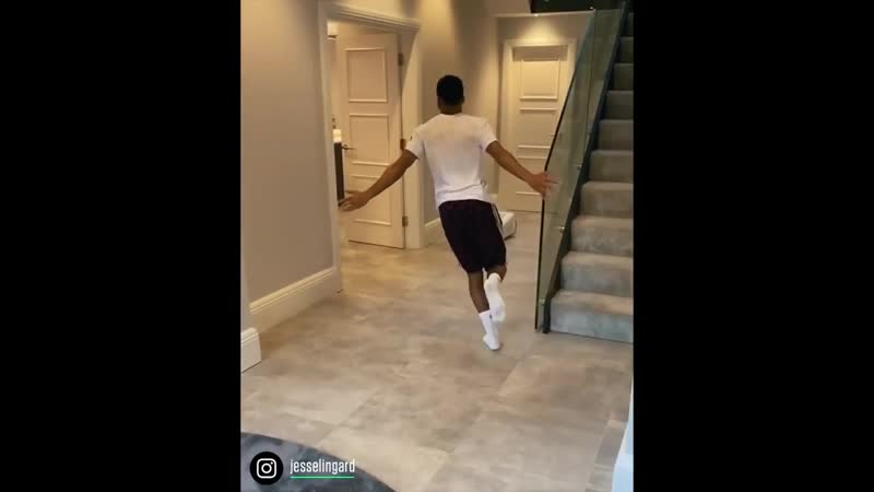 Лингард развлекается на карантине