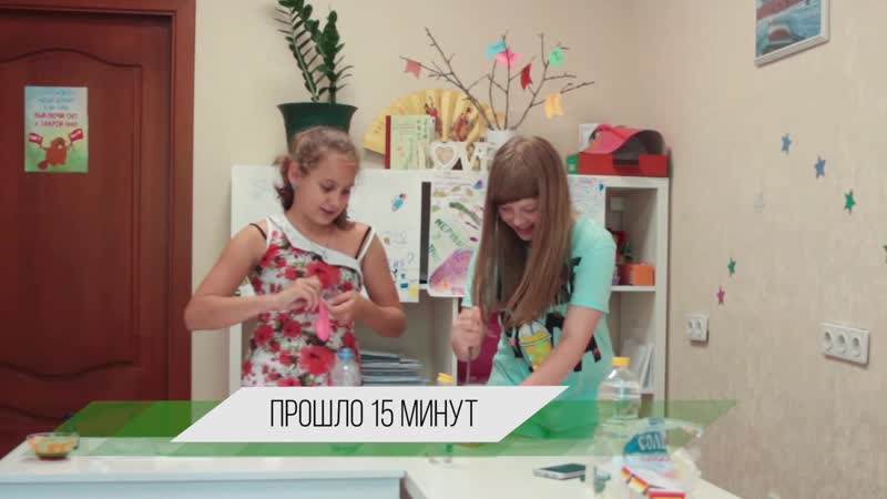 Маша и ксюша надувание шарика