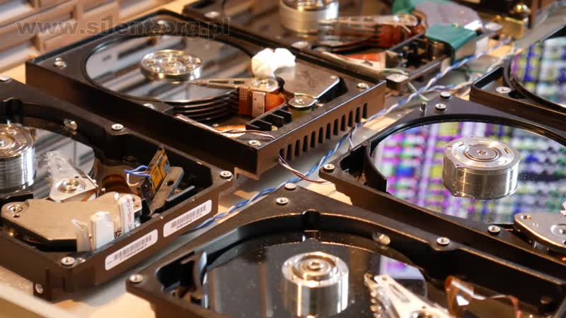 [paweł zadrożniak] the floppotron take on me