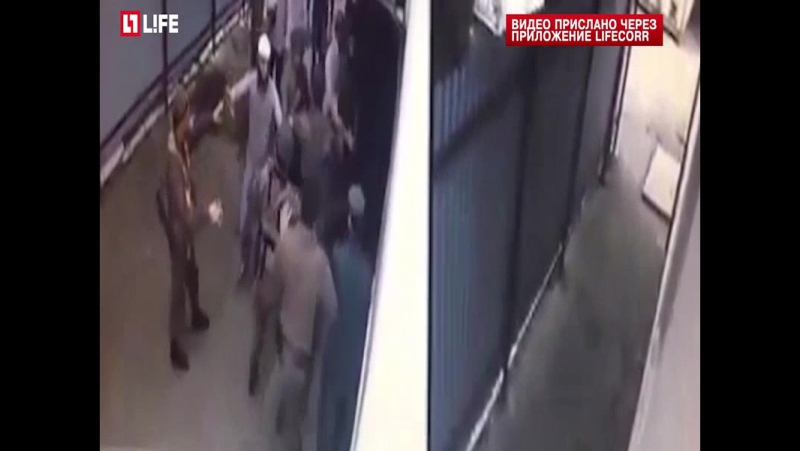 Опубликовано видео, как из морга назрани похищают тело боевика