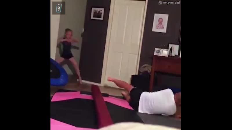 Отец всегда поддержит свою дочь гимнастку