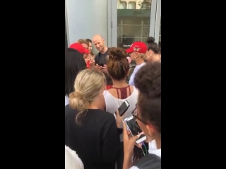 August 3 video of justin and hailey baldwin with fans in new york today (paps4real via instagram live)
