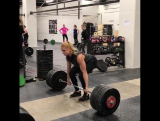 Annie thorisdottir / annie mist þorisdottir 7 reps at 150kg 330lbs