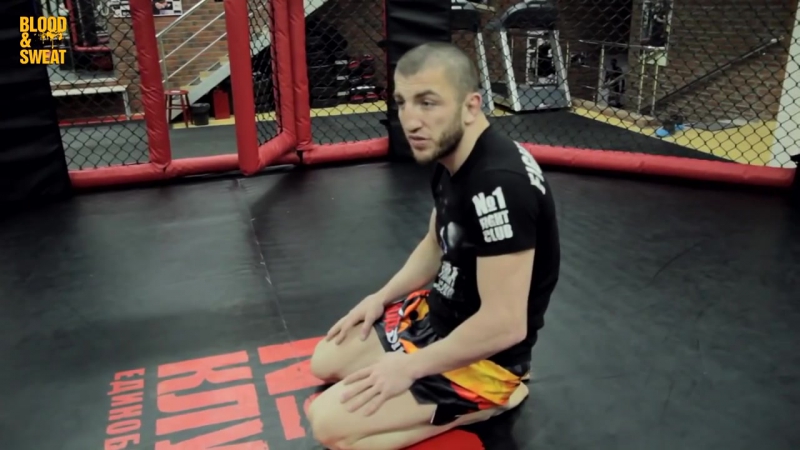 Джабар аскеров работа на мешке для ударника и тренироа пресса