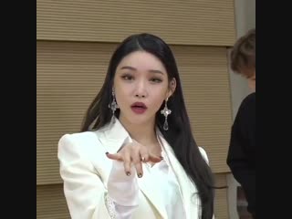 Please do a girlcrush pose and blow a kiss