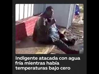 Vendedora moja con agua fría a indigente cuando se registraban temperaturas bajo cero