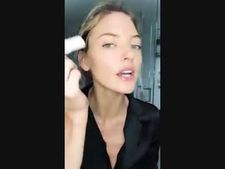 Marthas glam on the go beauty look via vs igtv @marthahunt vsfashionshow