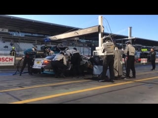 Lets talk about #teamwork some #pitstop practice for the mandatory pit stop later! #dtm #dtmnuerburgring
