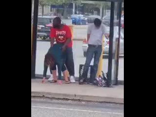 Uno antes de que llegue el bus(mp4 low quality) mp4