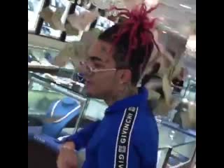 Lil pump раскидывается деньгами в ювелирном магазине