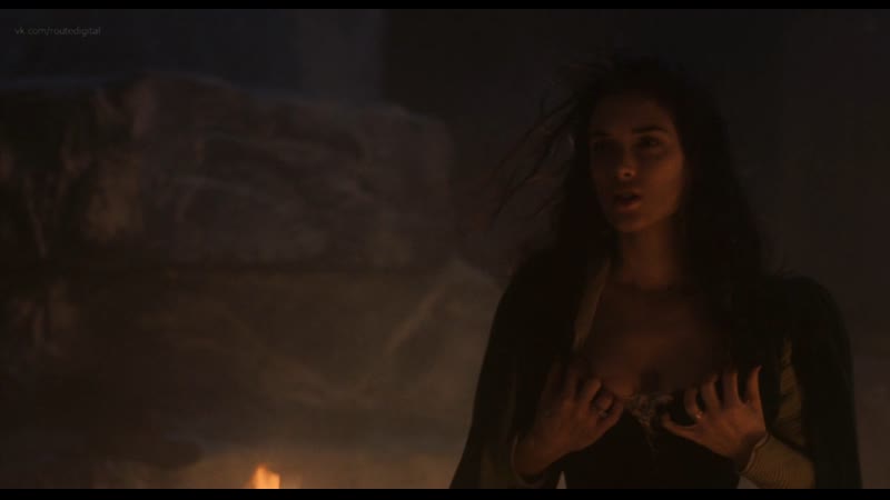 Winona ryder, sadie frost, monica bellucci, michaela bercu, florina kendrick, honey lauren, judi diamond nude dracula (1992) 2